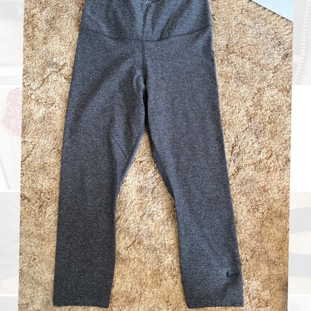 Nike Cropped Compression Leggings